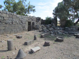 Deir Qeruh Village